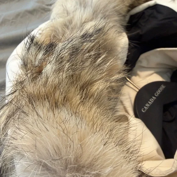 Canada Goose Women's White Parka with Real Coyotes Fur Hood - Small